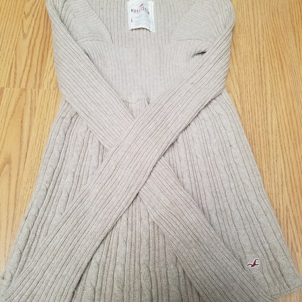 Hollister sweater